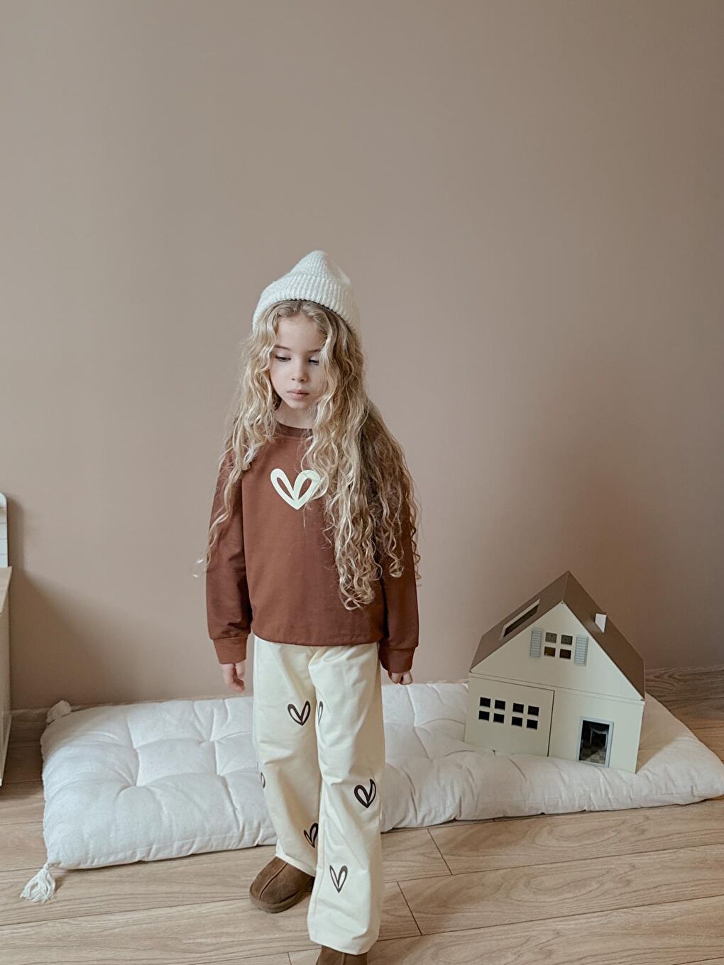 Kız Çocuk Pamuklu Love Desenli Eşofman Takımı Kahverengi-1