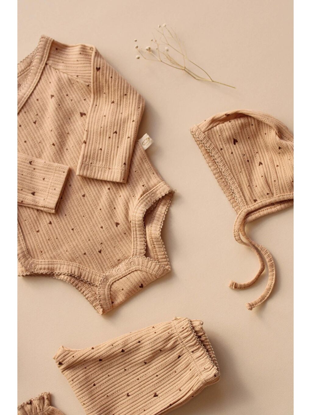 Kahverengi 5li Kruvaze Yenidoğan Set Kalp Baskılı Model 5 (0-3 Ay)-1