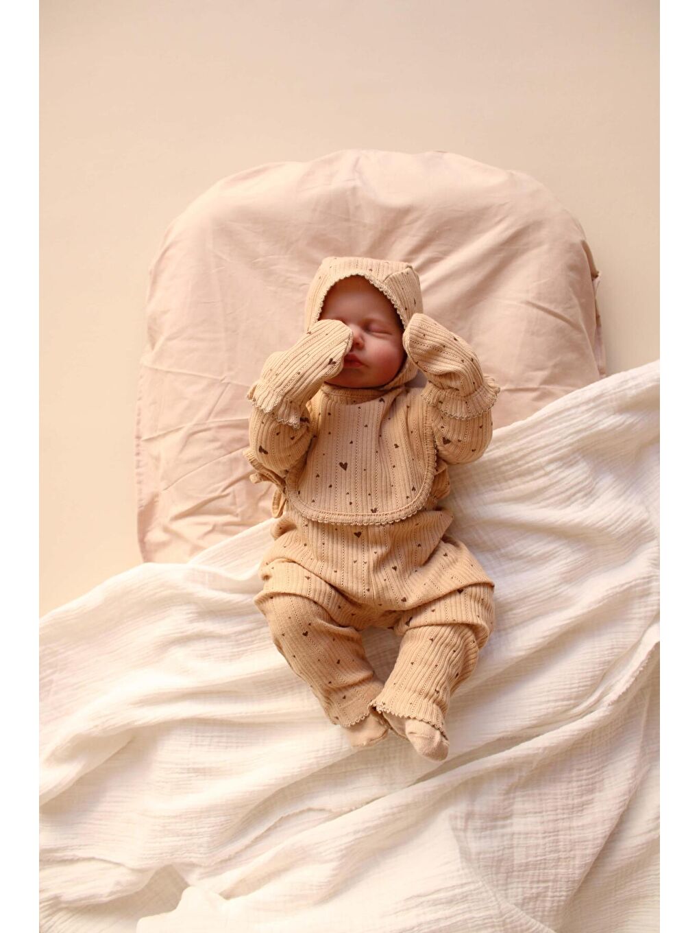 Kahverengi 5li Kruvaze Yenidoğan Set Kalp Baskılı Model 5 (0-3 Ay)-2