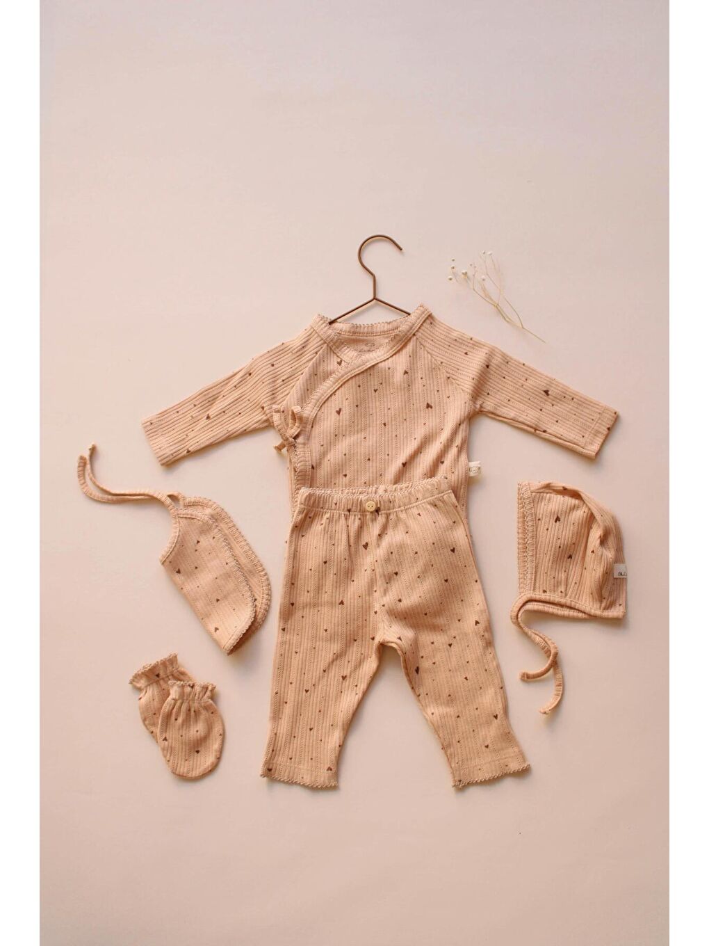 Kahverengi 5li Kruvaze Yenidoğan Set Kalp Baskılı Model 5 (0-3 Ay)-3