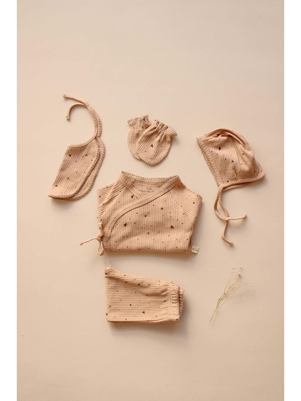 Kahverengi 5li Kruvaze Yenidoğan Set Kalp Baskılı Model 5 (0-3 Ay)-4