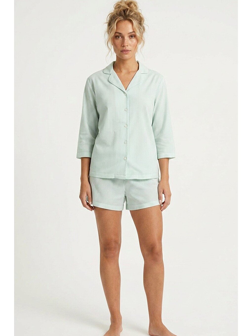 Yeşil Düğmeli İnce Soft Örme Şortlu Pijama Takımı 8054-1