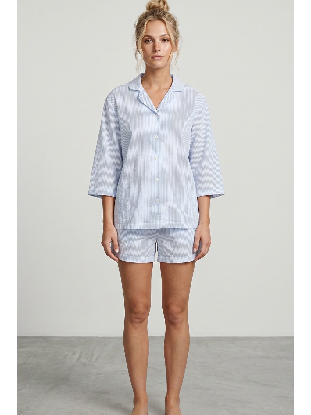 Mavi Düğmeli İnce Soft Örme Şortlu Pijama Takımı 8054-1