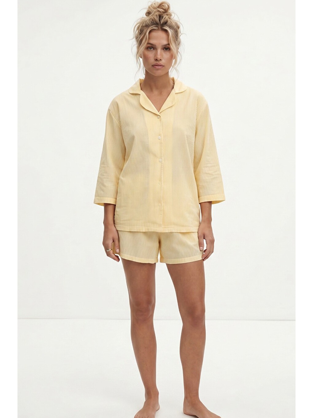 Sarı Düğmeli İnce Soft Örme Şortlu Pijama Takımı 8054-1