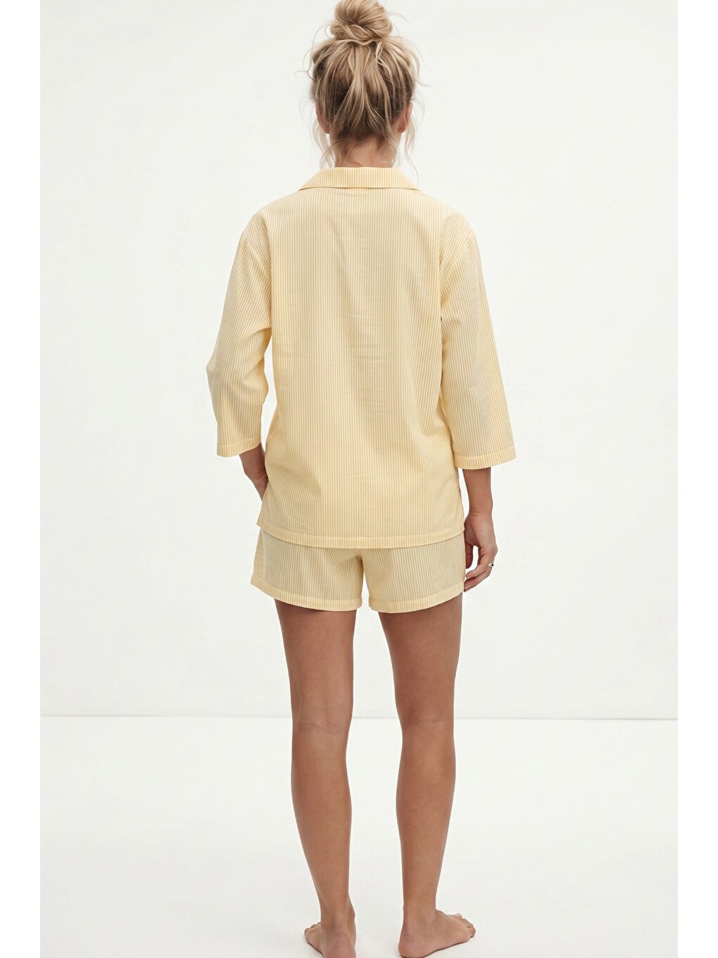 Sarı Düğmeli İnce Soft Örme Şortlu Pijama Takımı 8054-2