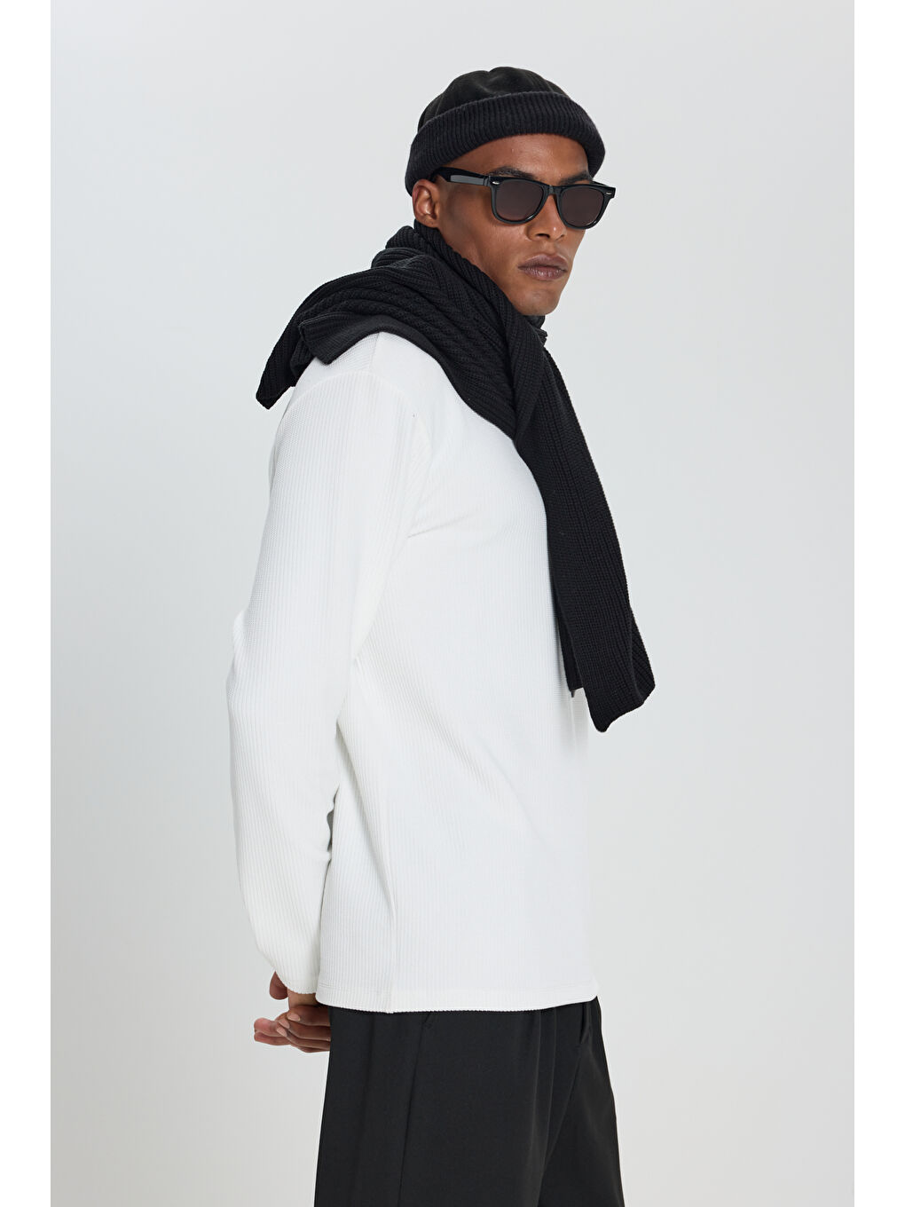 Erkek Ekru Pamuklu Slim Fit Bisiklet Yaka Jakarlı Esnek Tişört