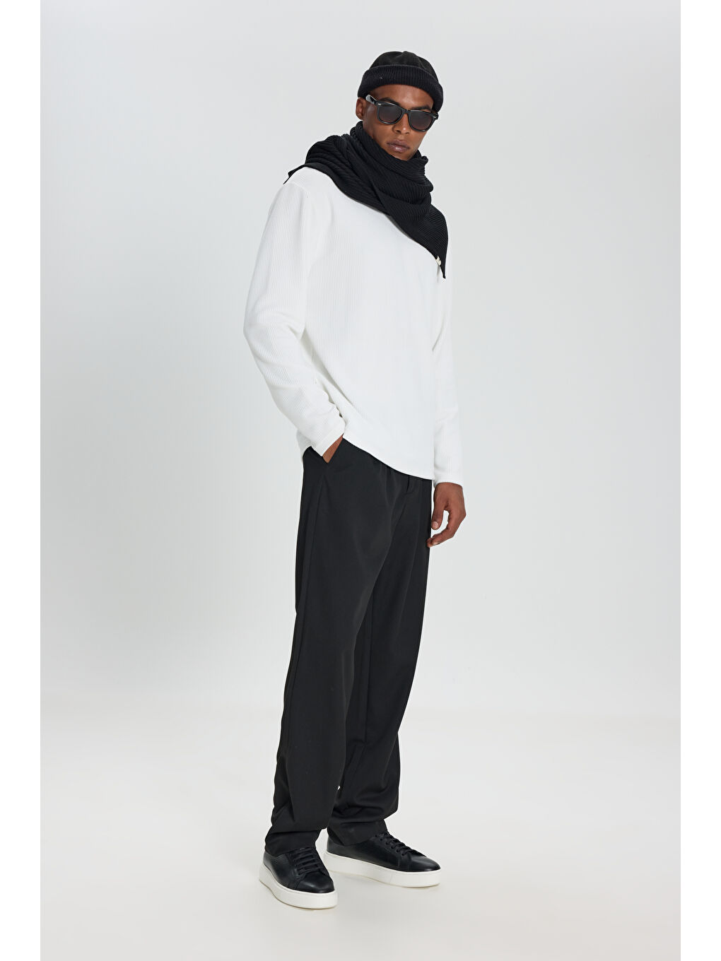 Erkek Ekru Pamuklu Slim Fit Bisiklet Yaka Jakarlı Esnek Tişört-1