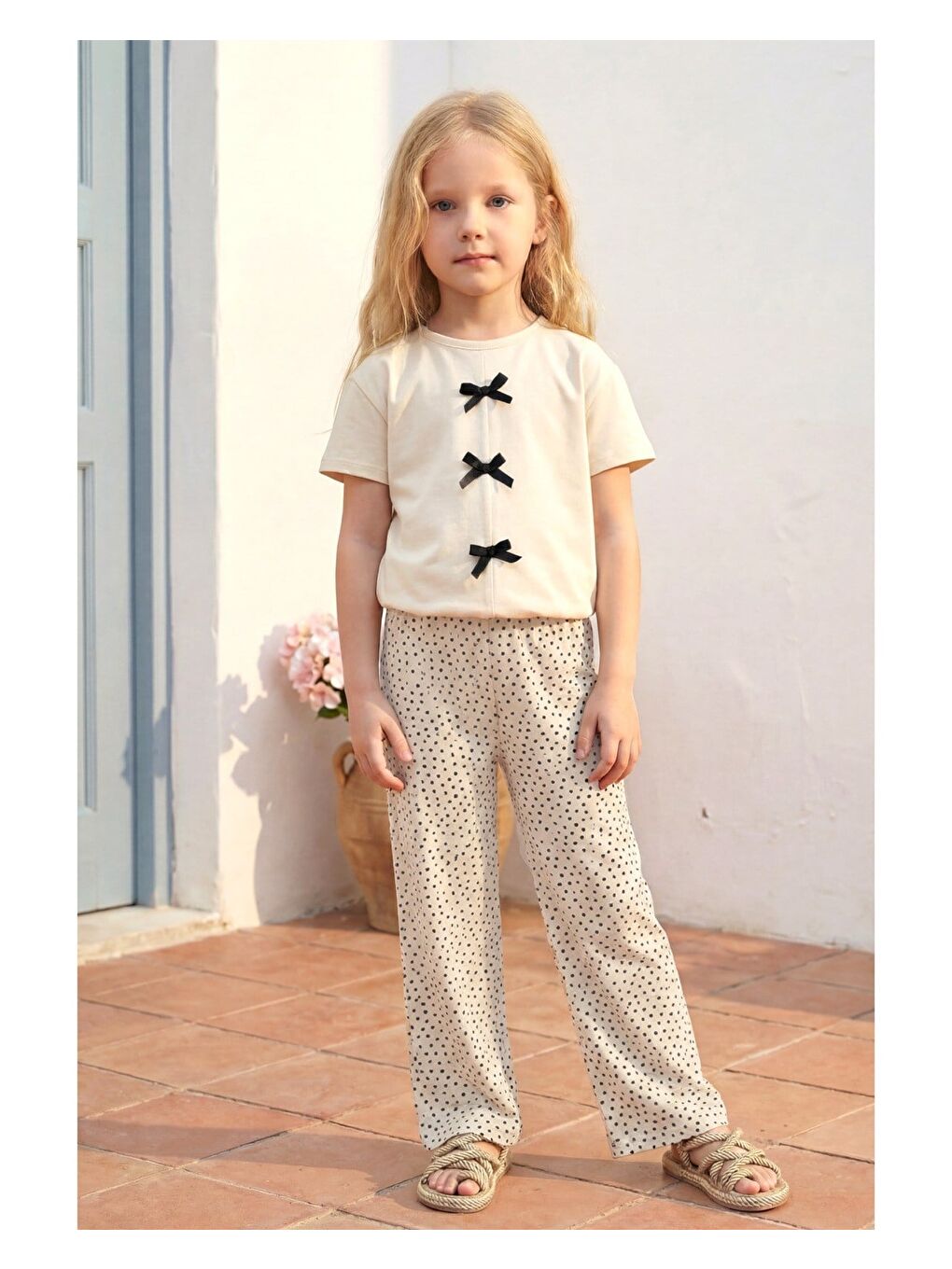 Bej Kız Çocuk Pamuklu Krem Siyah Fiyonk Detaylı Tişört Pantolon Takım-2