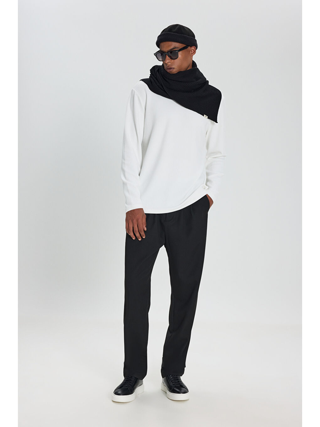 Erkek Ekru Pamuklu Slim Fit Bisiklet Yaka Jakarlı Esnek Tişört-2