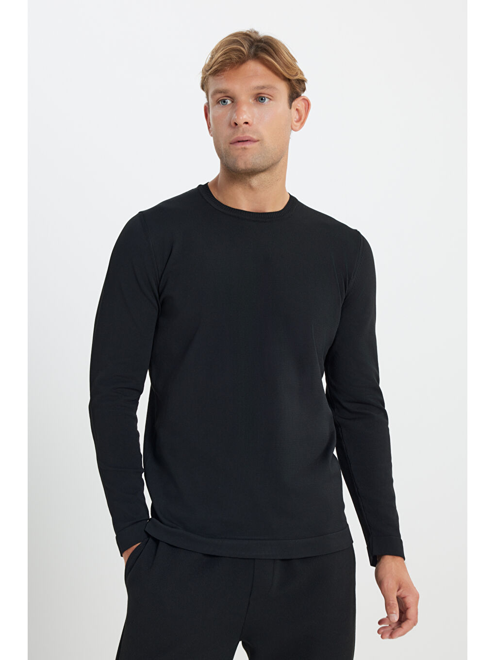 Erkek Siyah Standart Fit Normal Kesim Bisiklet Yaka Triko Kazak