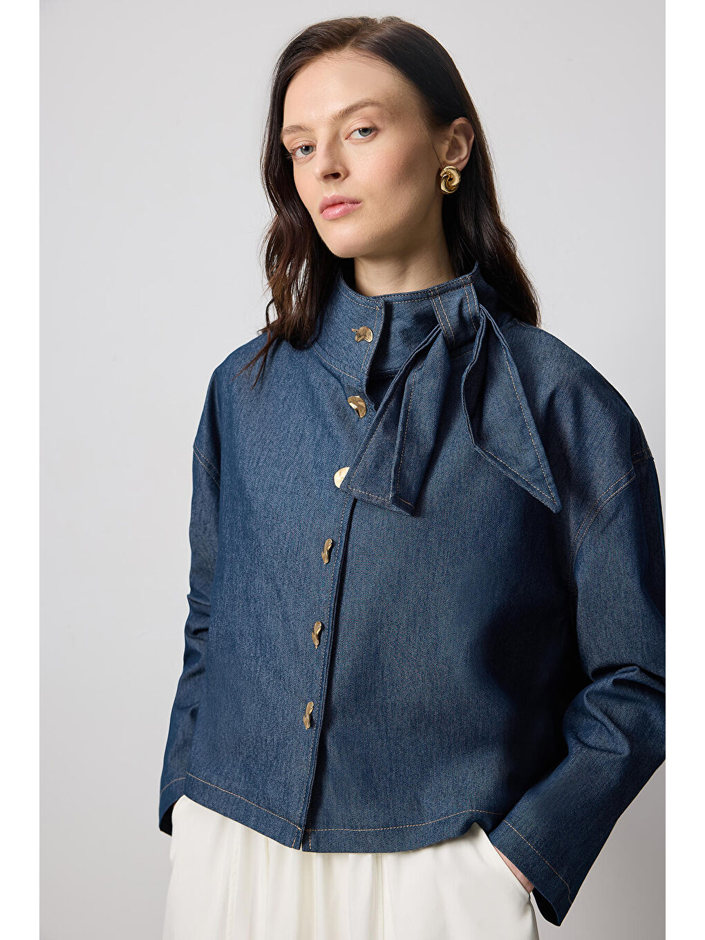 Touché Lacivert Yakası Fiyonklu Kısa Denim Ceket - 1