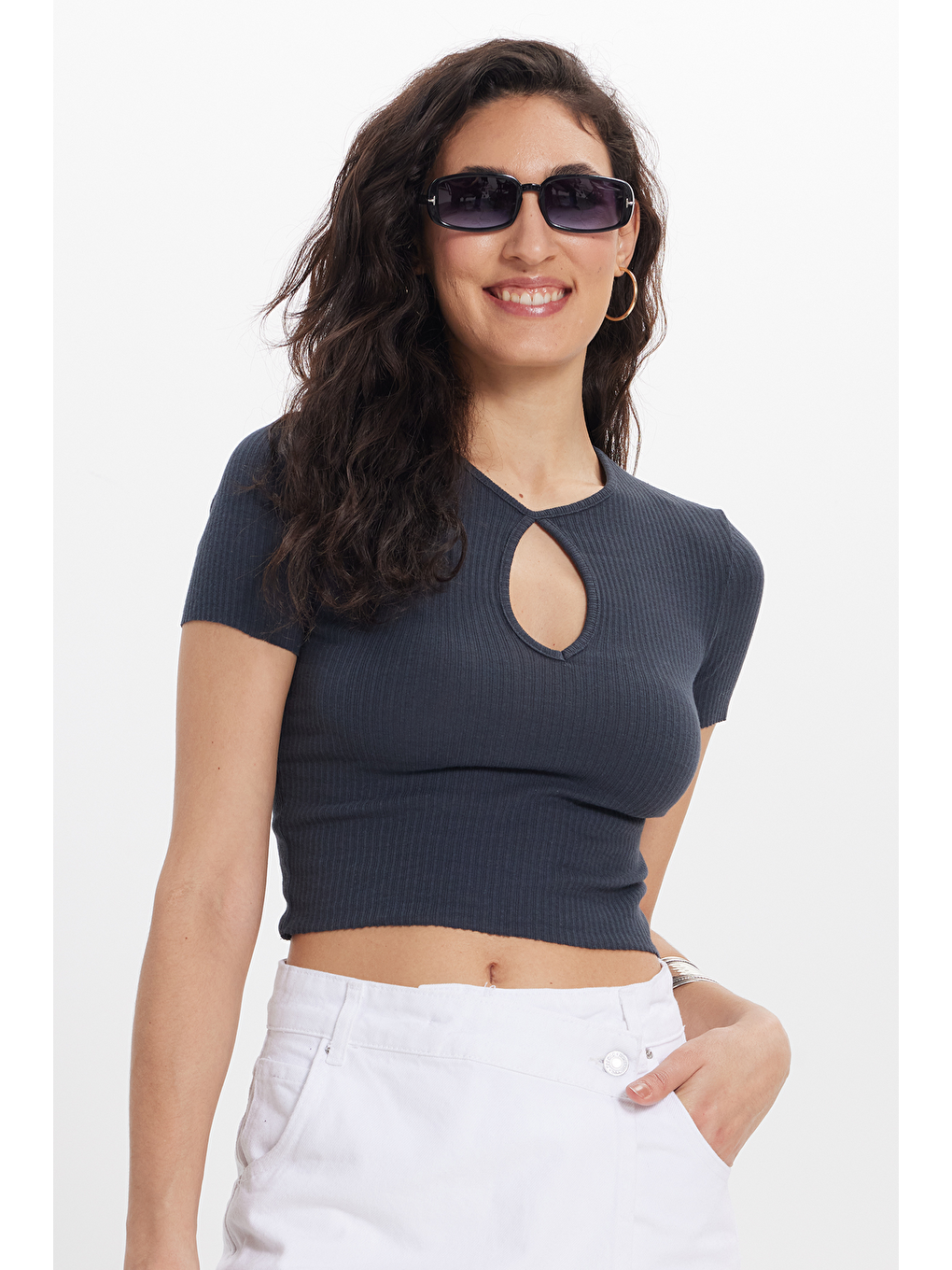 Kadın Slim Fit Dar Kesim %100 Pamuk Bisiklet Yaka Kısa Kol Antrasit Crop-2
