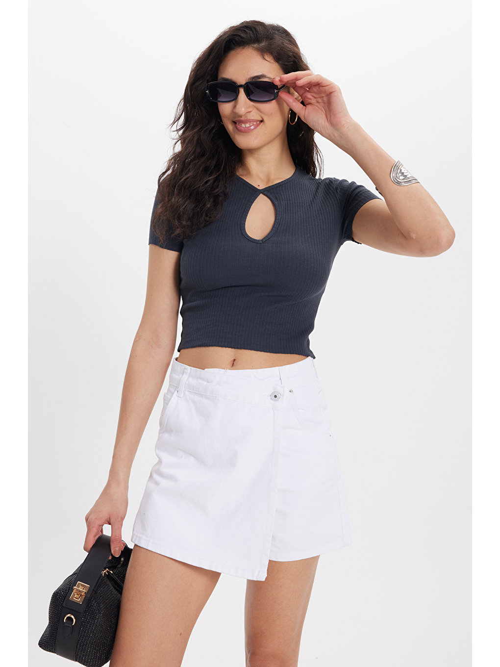 Kadın Slim Fit Dar Kesim %100 Pamuk Bisiklet Yaka Kısa Kol Antrasit Crop-5