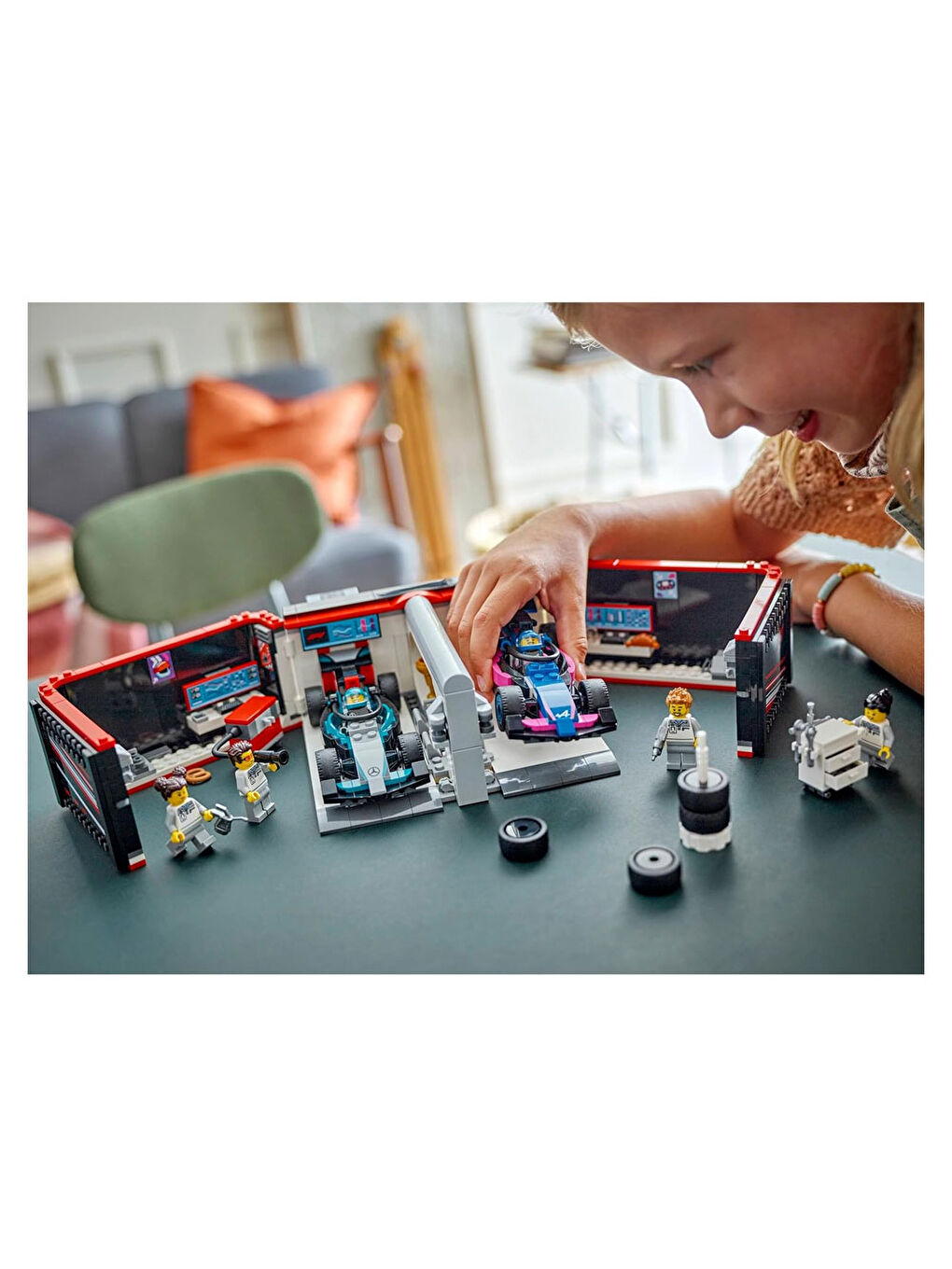 Lego City F1 Garajı ve Mercedes-AMG ve Alpine 60444 - 7