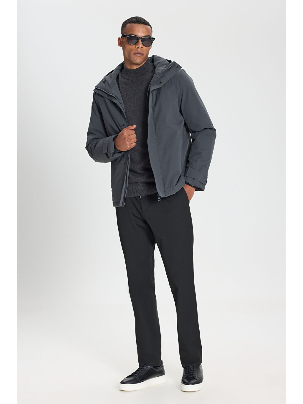 Erkek Gri Standart Fit Normal Kesim Kapüşonlu Softshell Fermuarlı Yan Cepli Mont-1