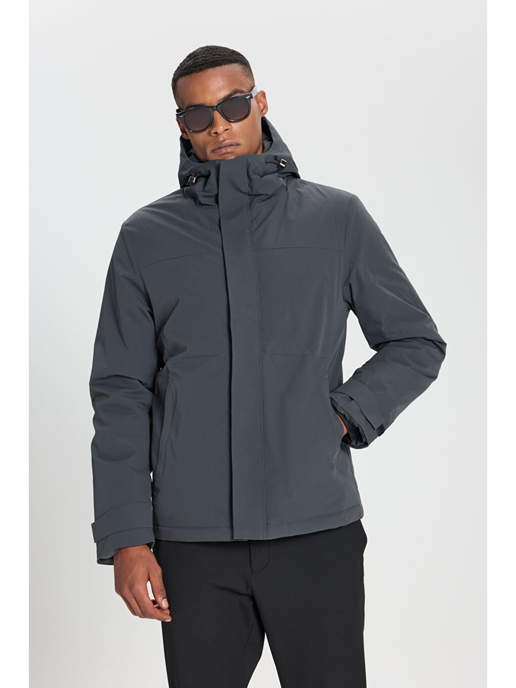 Erkek Gri Standart Fit Normal Kesim Kapüşonlu Softshell Fermuarlı Yan Cepli Mont-2