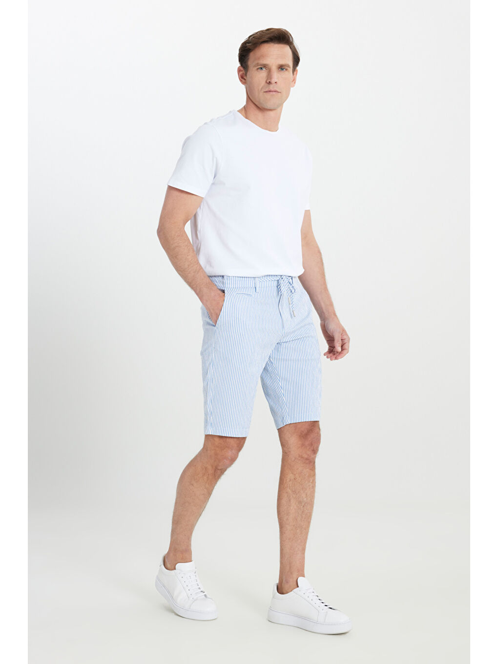 Erkek Beyaz-Mavi Slim Fit Dar Kesim Yan Cepli Gofre Desenli Şort-2