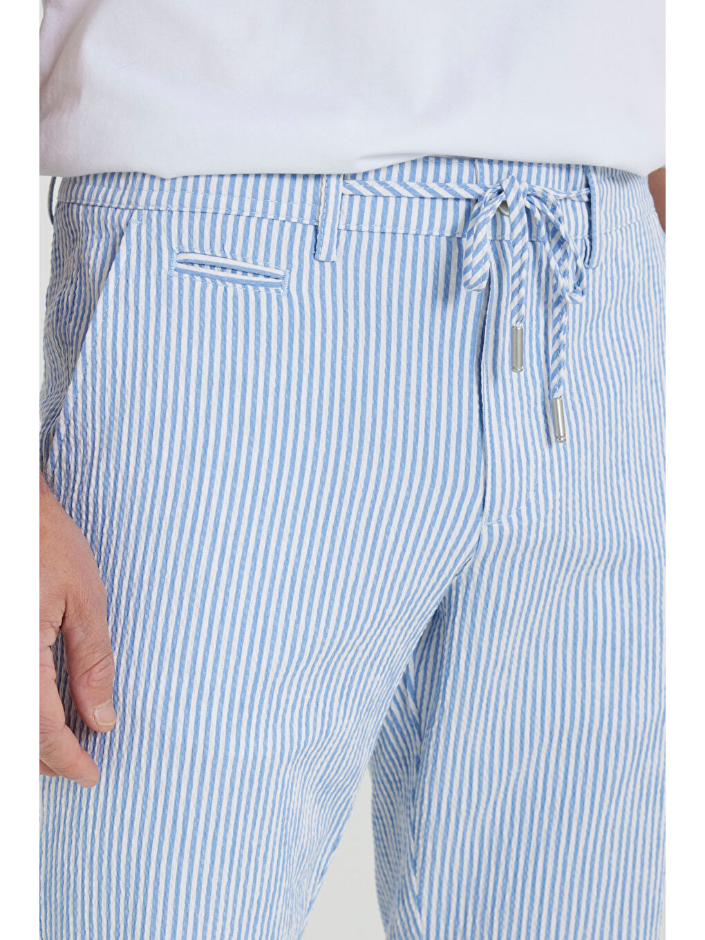 Erkek Beyaz-Mavi Slim Fit Dar Kesim Yan Cepli Gofre Desenli Şort-3