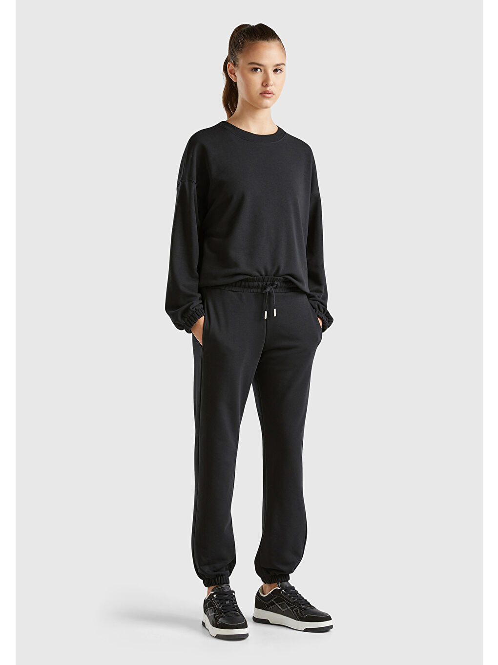 Kadın Siyah Pamuk Karışımlı Etek Ucu Logo Etiketli Kabarık Kol Sweatshirt-2