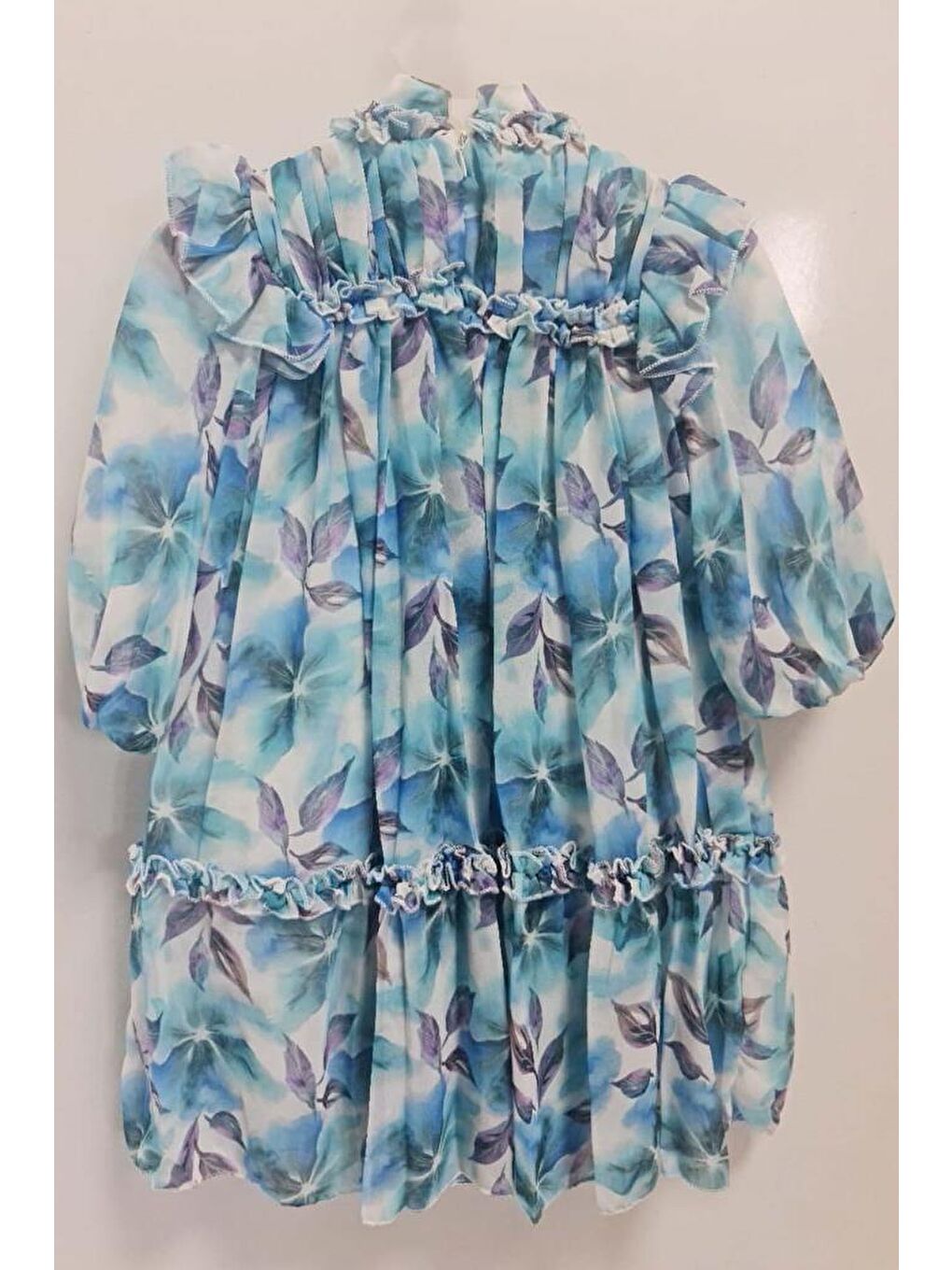 Kız Çocuk Yakası ve Omuzları Fırfır Detaylı Çiçek İşlemeli Pliseli Mavi Elbise-1