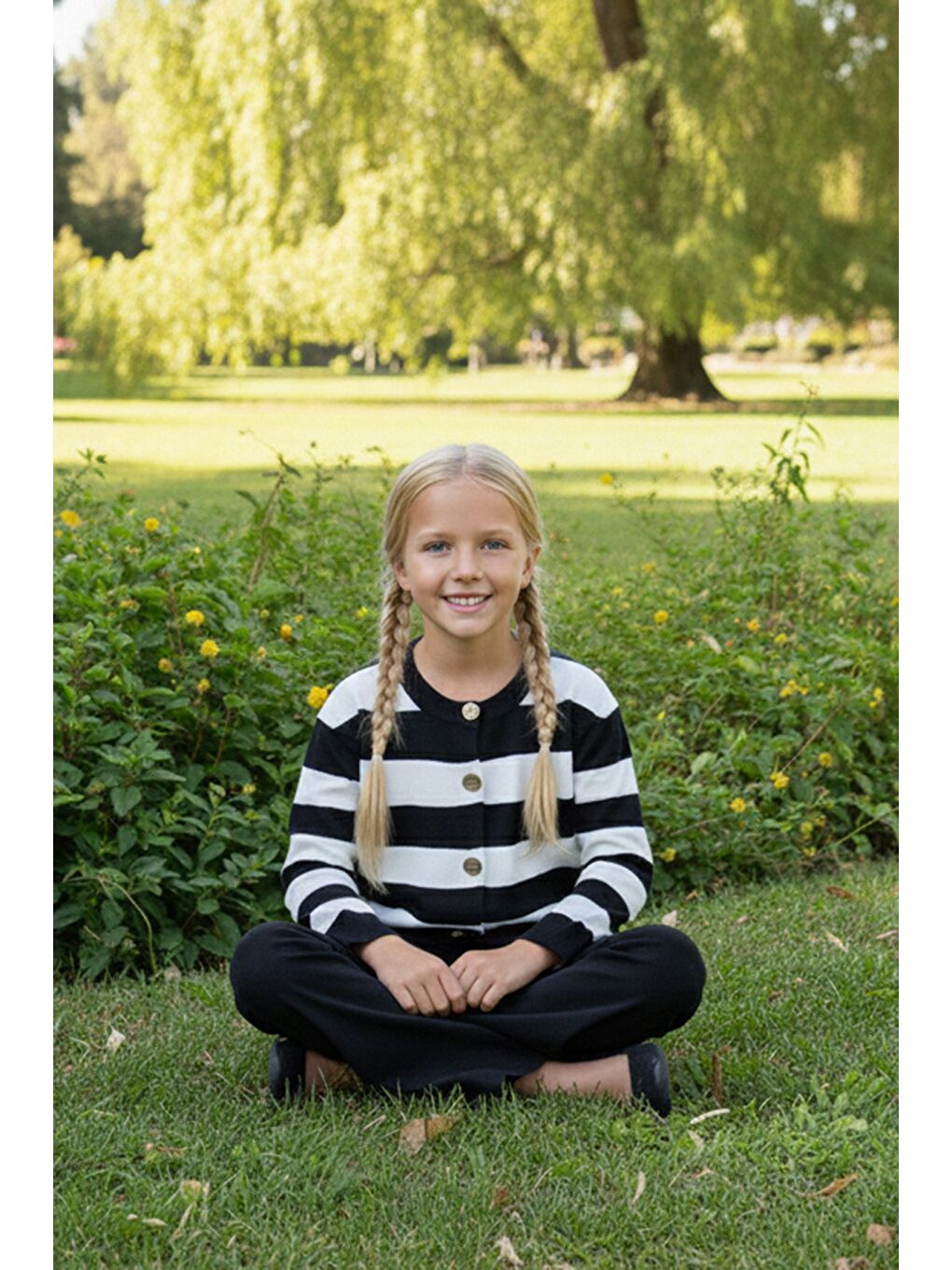 Siyah Çizgili Düğmeli Kız Çocuk Triko Hırka-1