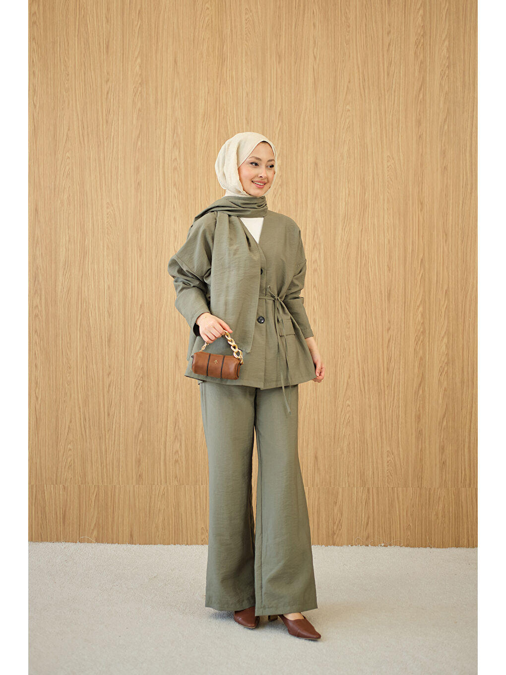 Kadın Gizli Düğme Detay V Yaka Takım Yeşil