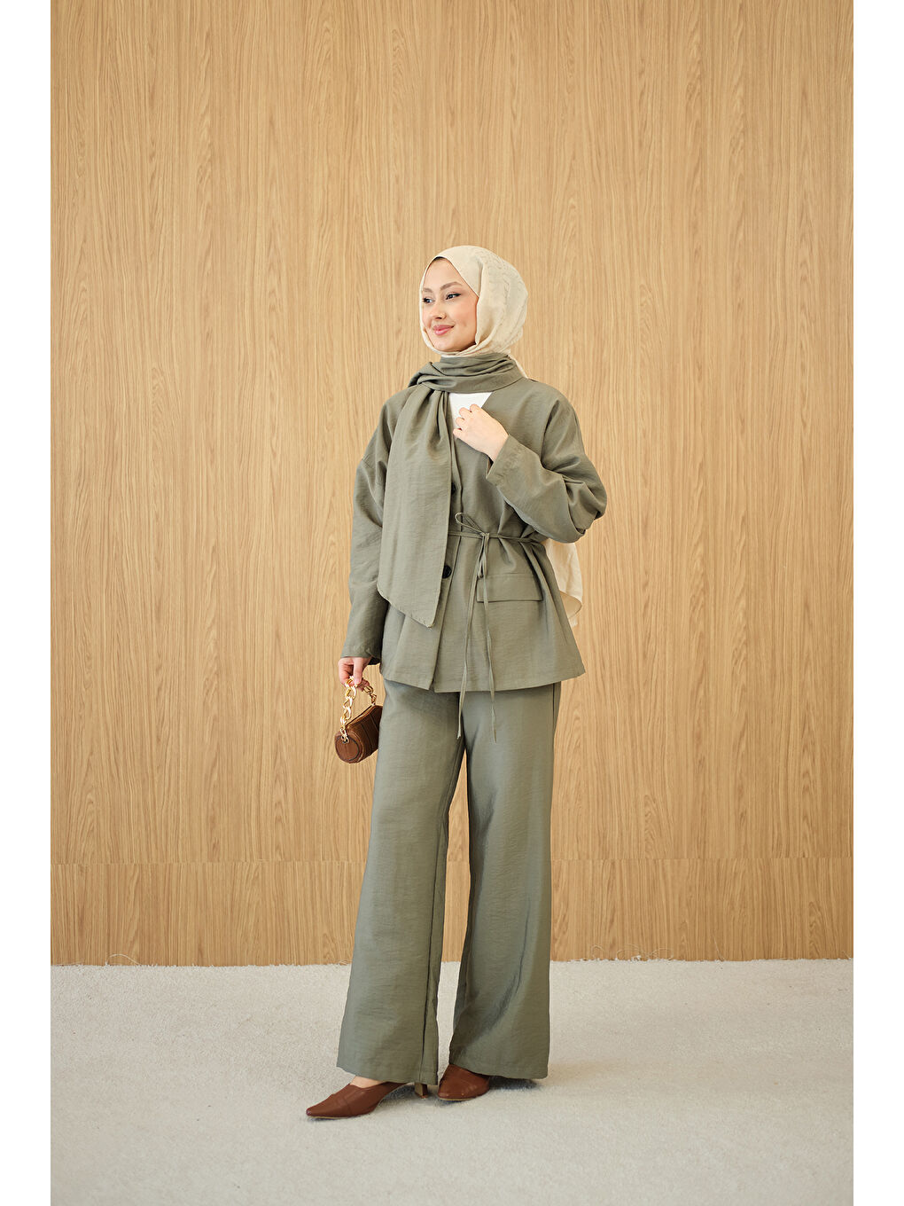Kadın Gizli Düğme Detay V Yaka Takım Yeşil-4