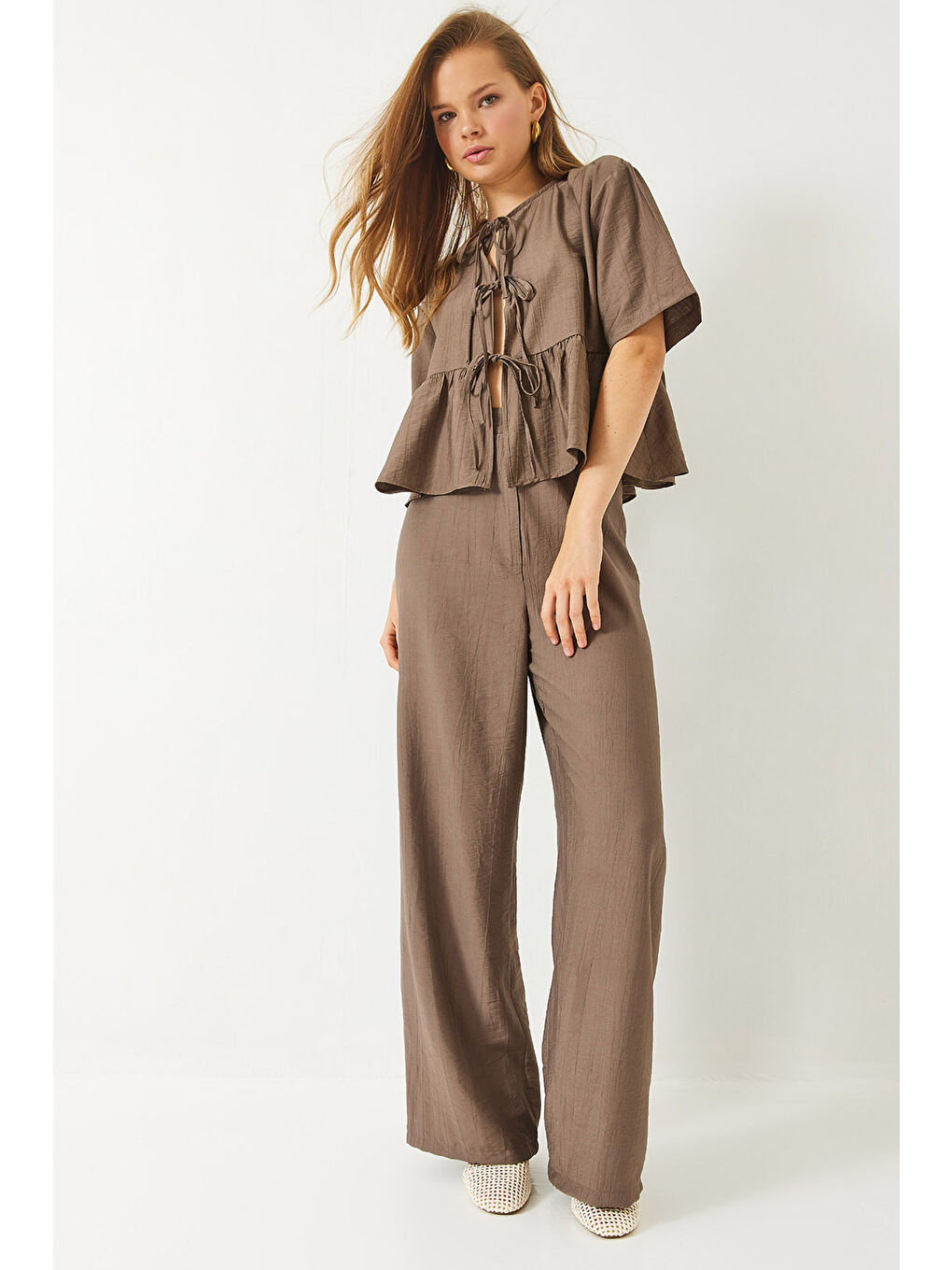 Bej Kadın Bağlama Detaylı Kısa Kollu Bluz Pantolon Alt-Üst Takım