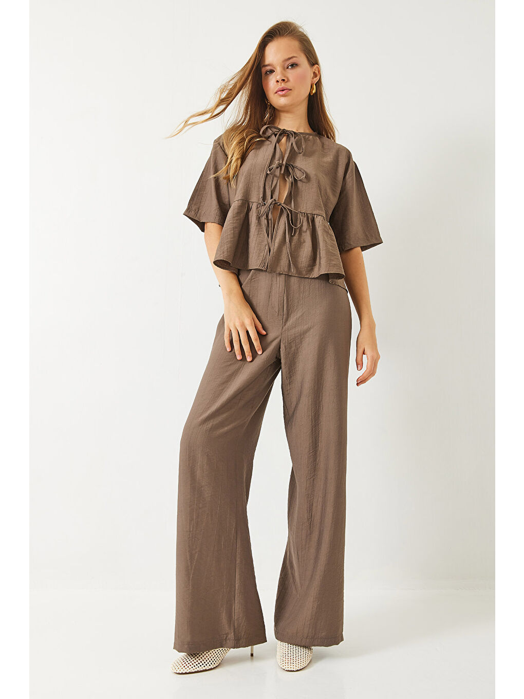 Bej Kadın Bağlama Detaylı Kısa Kollu Bluz Pantolon Alt-Üst Takım-1