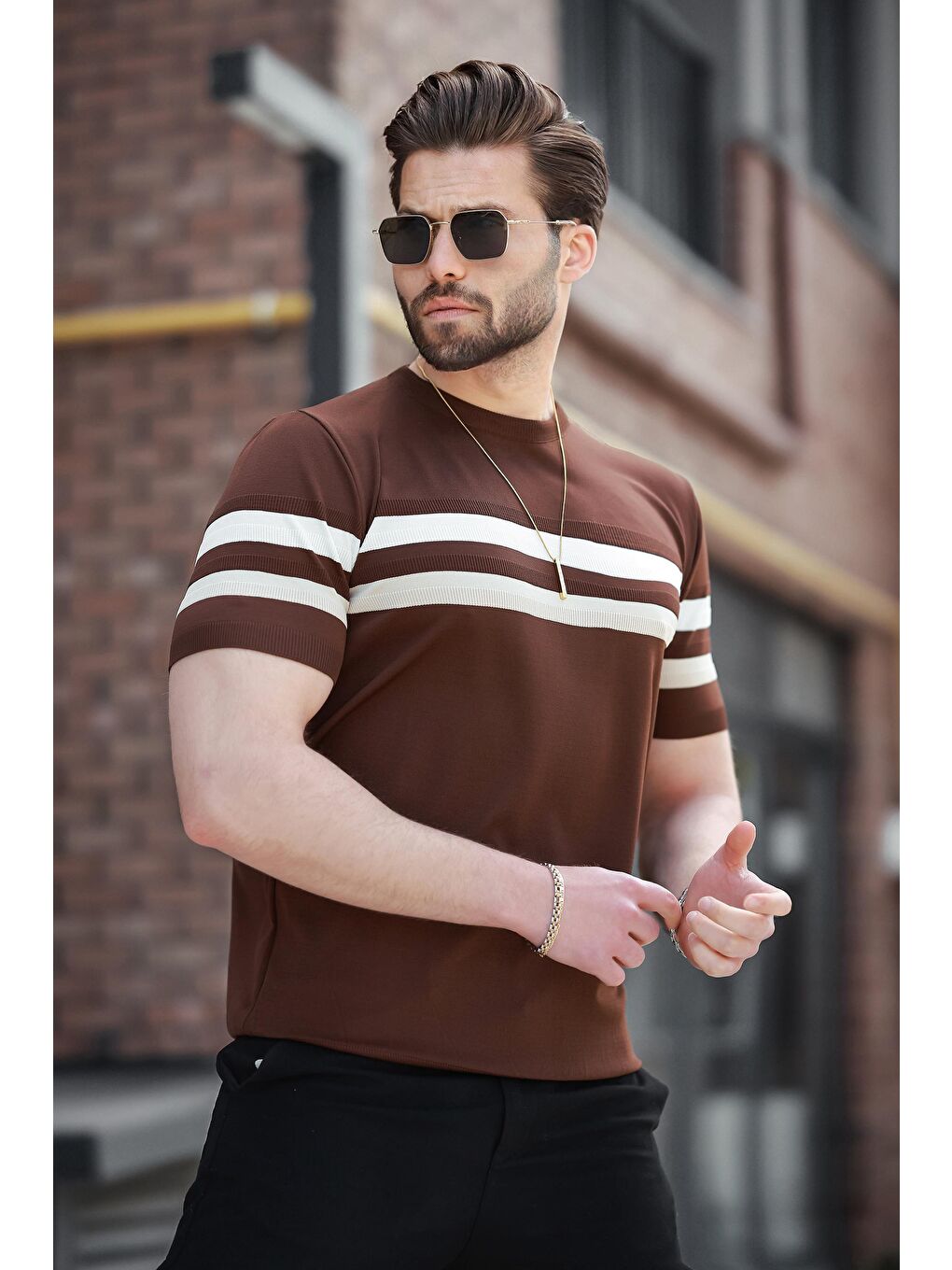 Kahverengi Çizgili Bisiklet Yaka Triko Tişört E7414