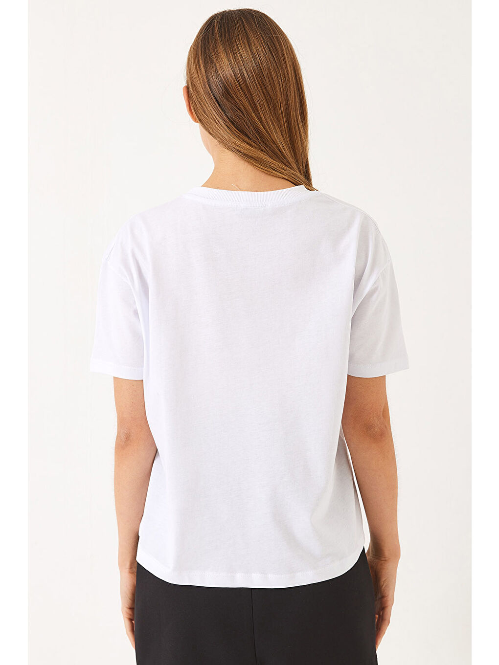 Beyaz Kadın Saten Kurdela Aksesuarlı Taş Detaylı T-Shirt-6