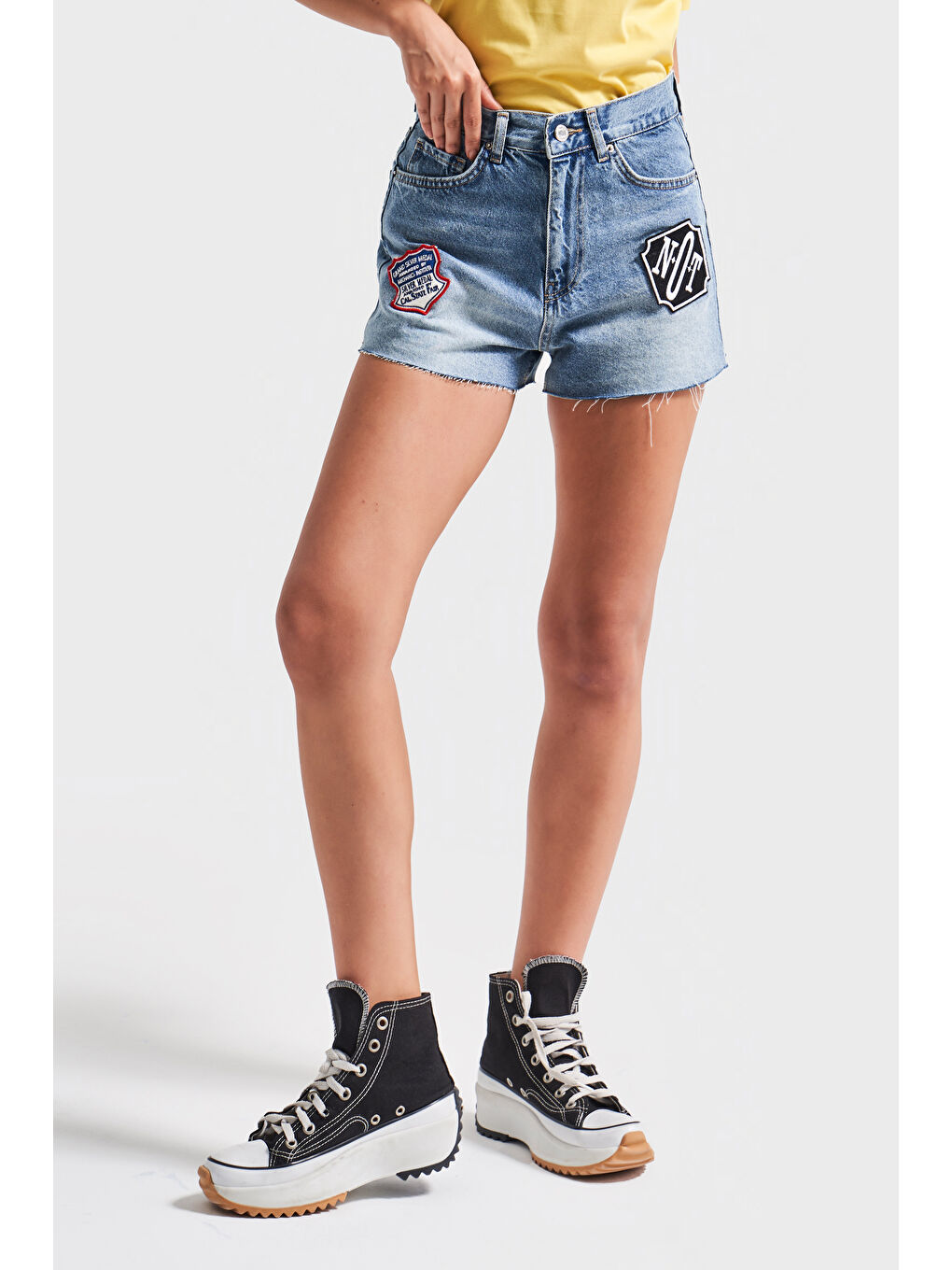 Kadın Mavi Renk 2s5-84 Mini Boy Arma Nakış Detaylı %100 Pamuk Mom Fit Denim Şort