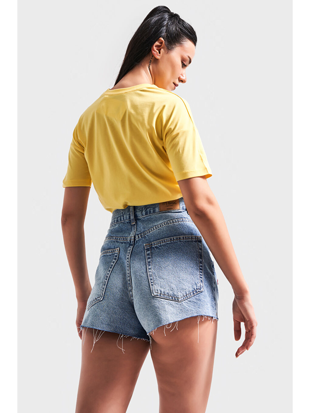 Kadın Mavi Renk 2s5-84 Mini Boy Arma Nakış Detaylı %100 Pamuk Mom Fit Denim Şort-4