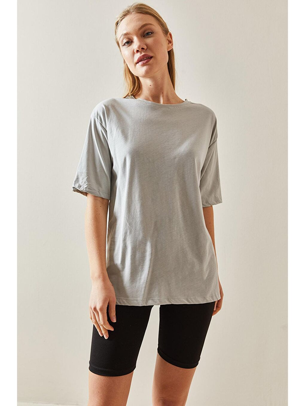 Gri Bisiklet Yaka Basic Oversize Tişört 4KXK1-47895-03-1