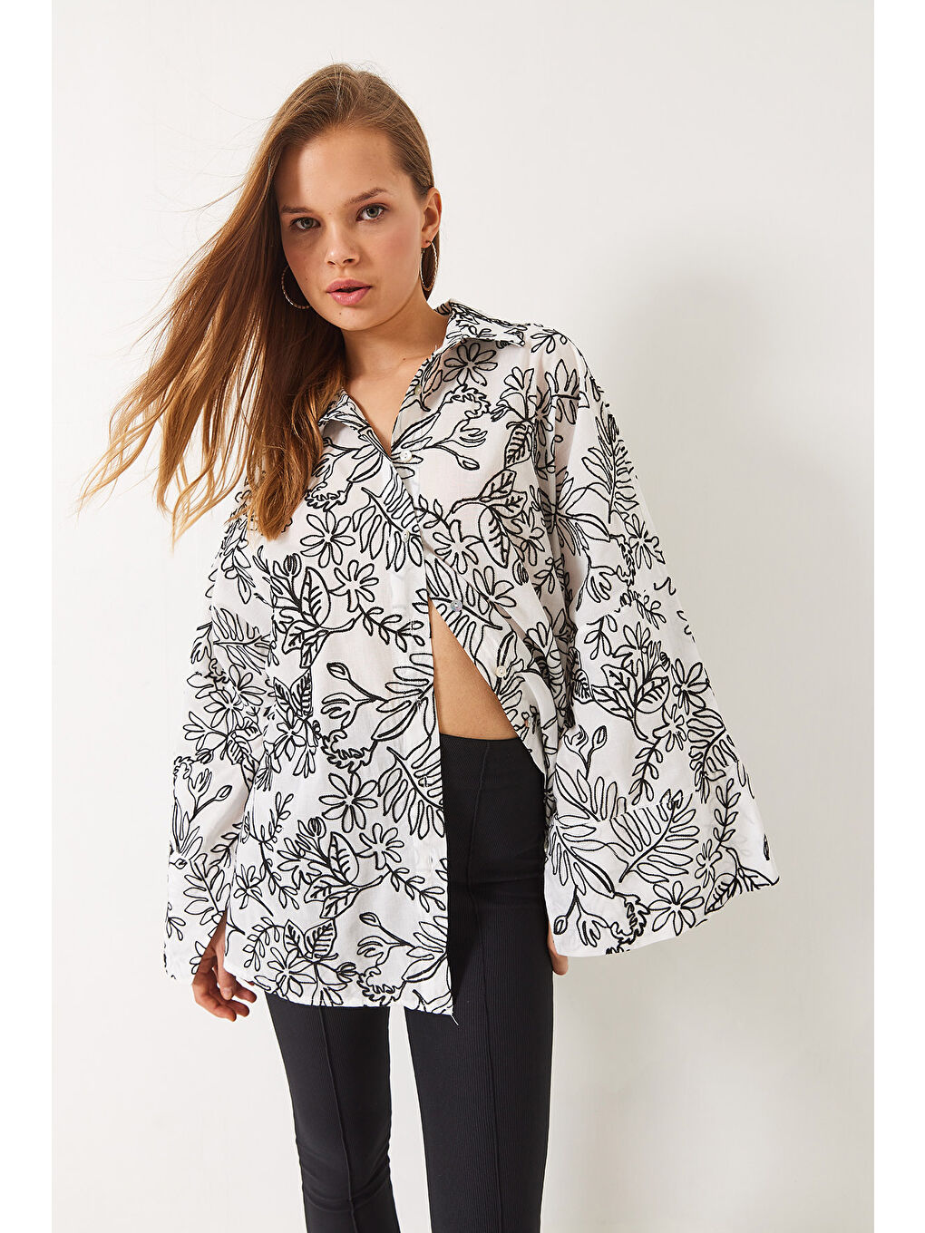 Beyaz Kadın Nakışlı Büyük Manşetli Oversize Gömlek-2