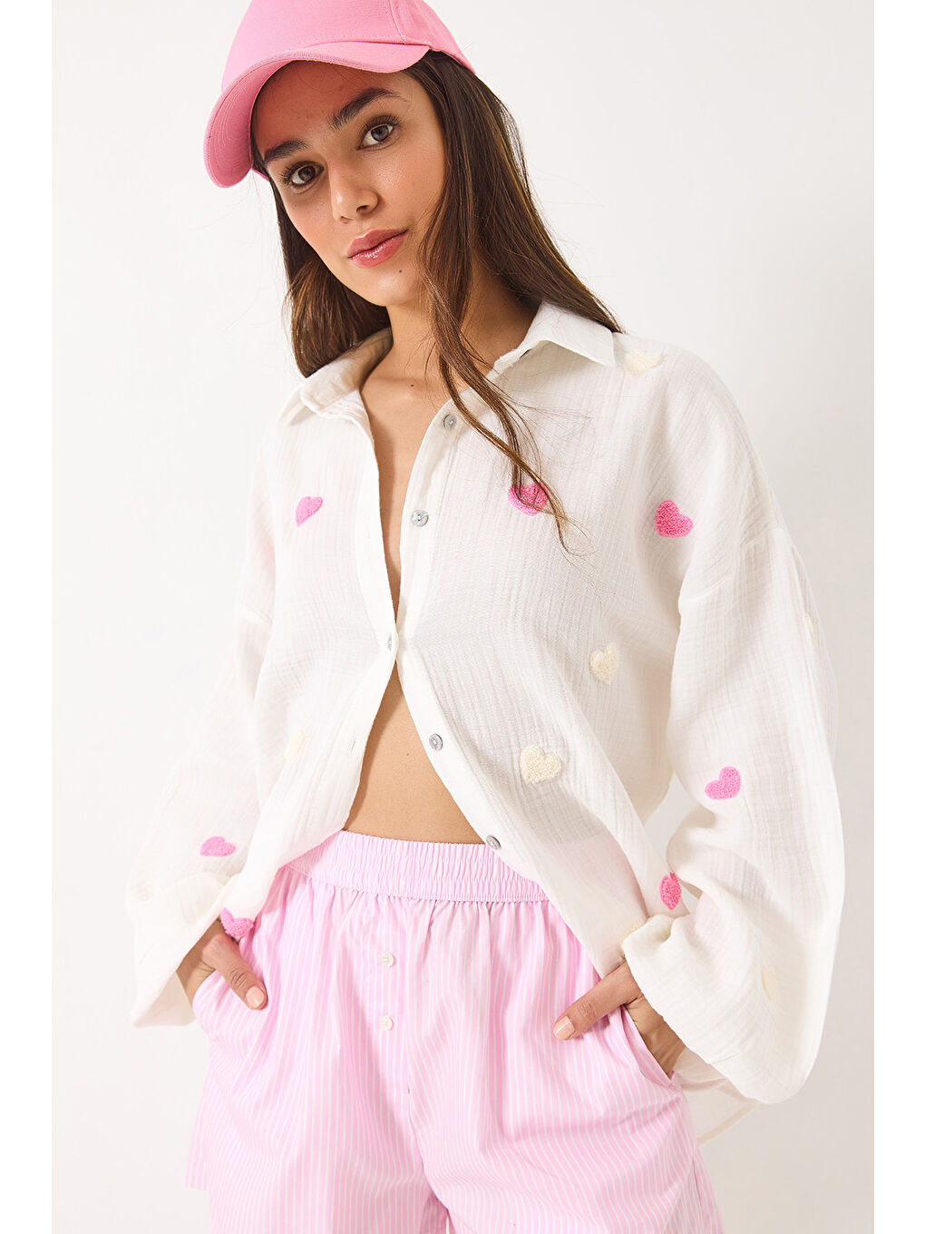 Beyaz Kadın Süzene Kalp Nakışlı Overisize Müslin Gömlek