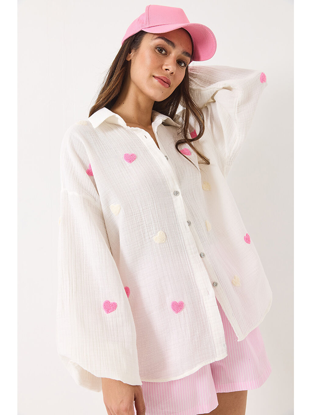 Beyaz Kadın Süzene Kalp Nakışlı Overisize Müslin Gömlek-2