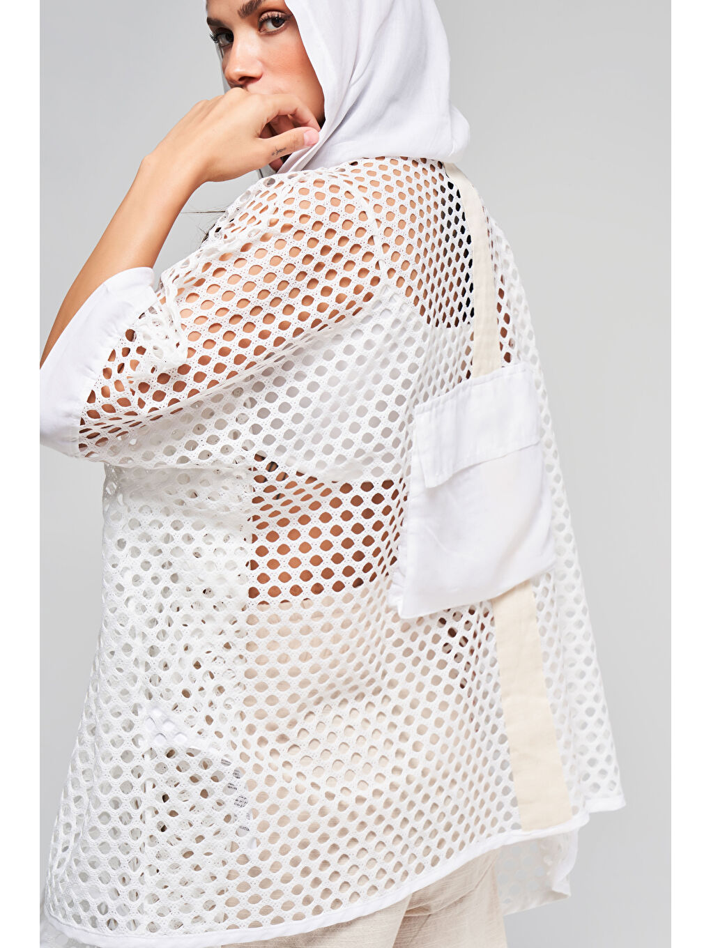 Kadın Ekru Renk Kumaş Özellikli Kapüşonlu Tasarım Pareo Yelek