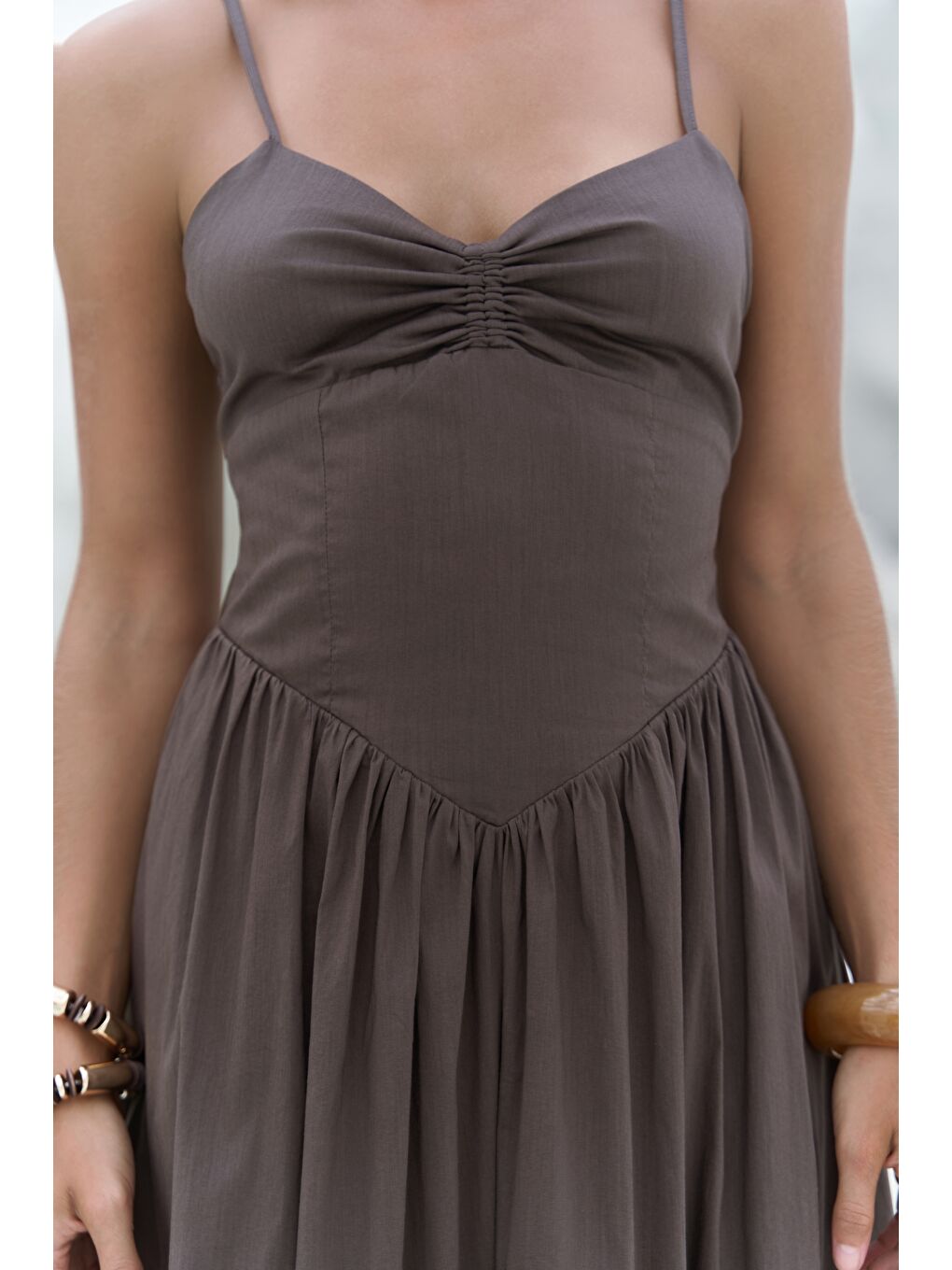 Kahverengi Hajar Askılı Kahve Uzun Elbise-4