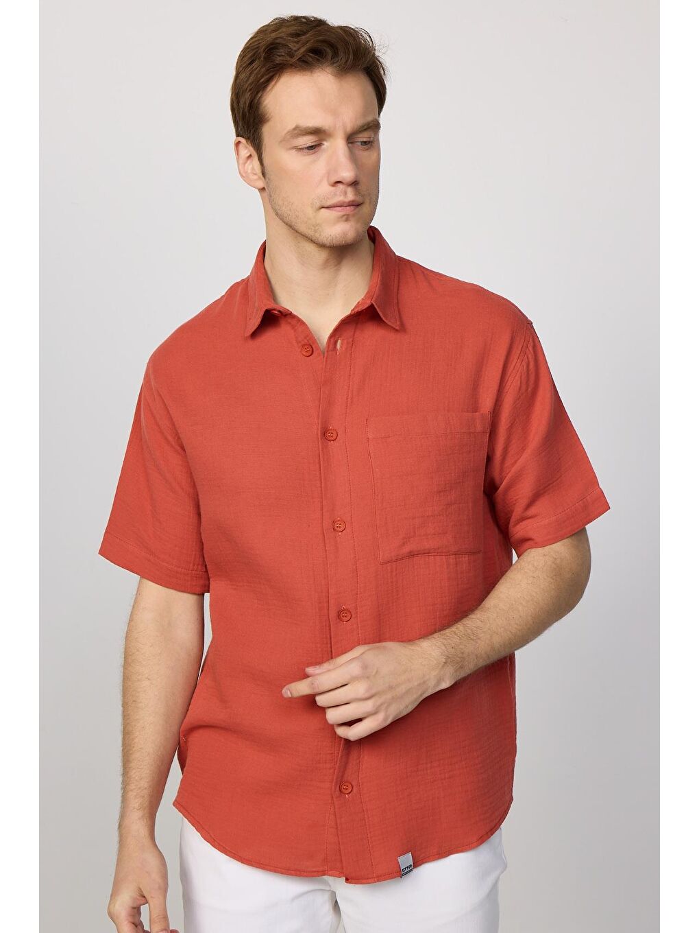 Kahverengi Relax Fit Kısa Kollu Rahat Kesim Müslin Kumaş %100 Pamuk Tek Cep Yazlık Düz Kiremit Erkek Gömlek