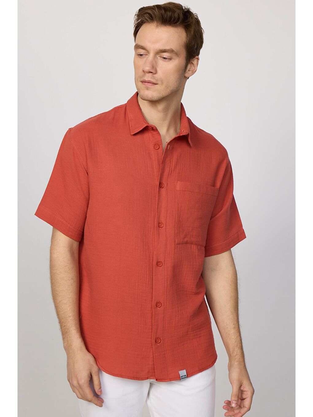 Kahverengi Relax Fit Kısa Kollu Rahat Kesim Müslin Kumaş %100 Pamuk Tek Cep Yazlık Düz Kiremit Erkek Gömlek-2