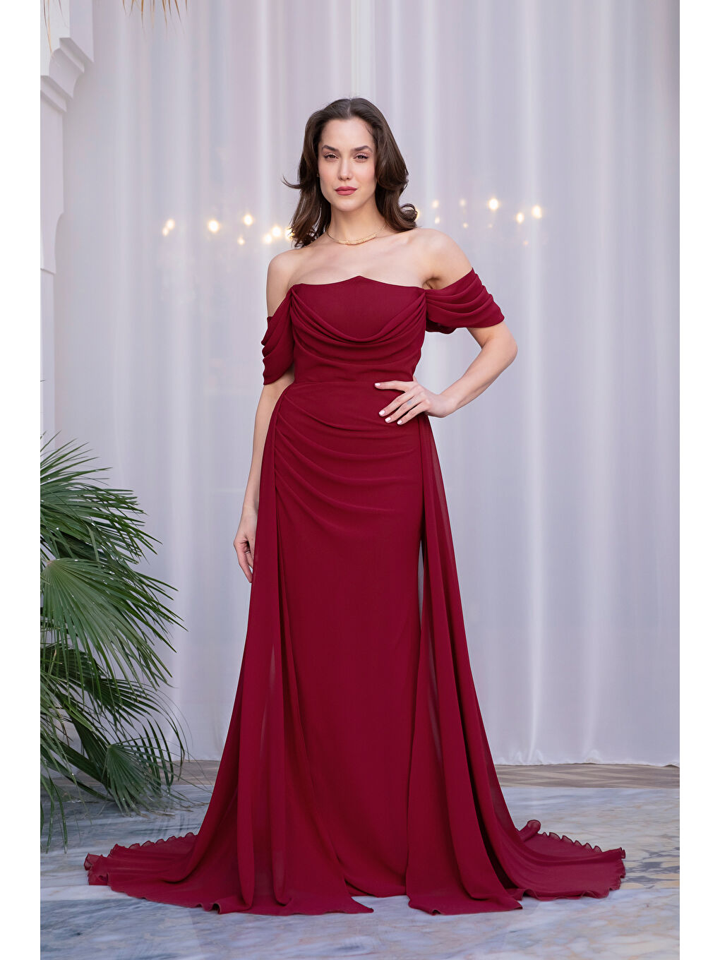 Kadın Bordo Kayık Yaka Kuyruklu Uzun Şifon Abiye Elbise-1