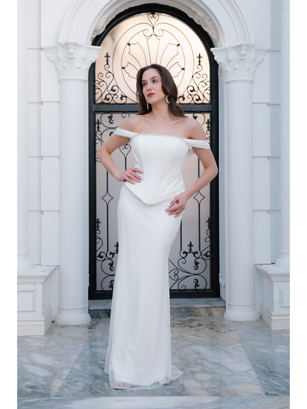 Kadın Beyaz Kayık Yaka Taşlı Uzun Dantel Abiye Elbise-1