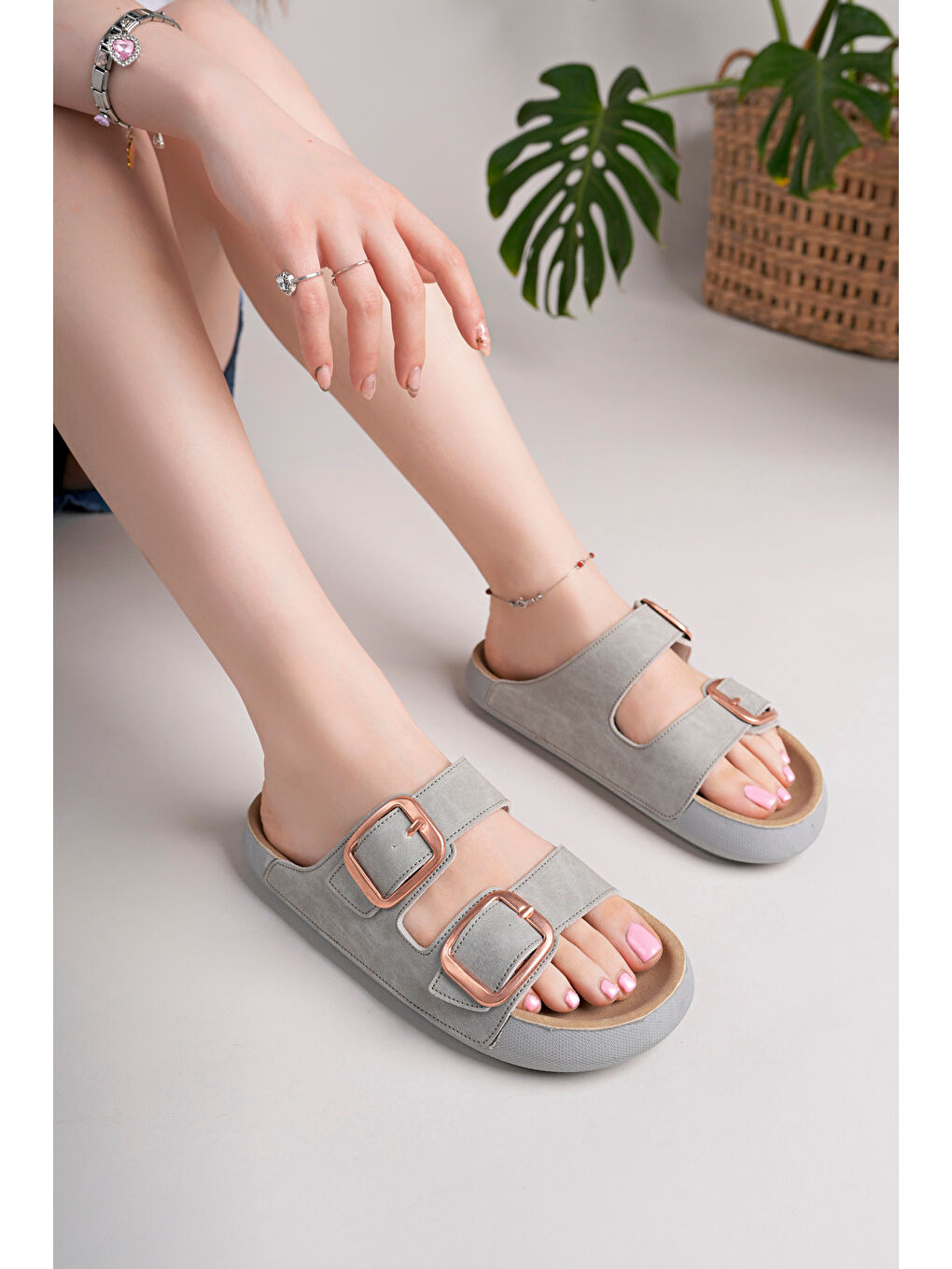 Gri Kadın Rahat Taban Çift Tokalı Yazlık Terlik-1