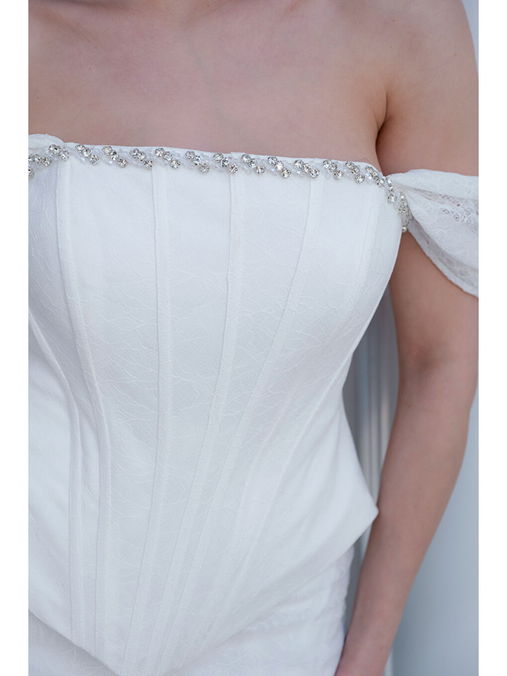 Kadın Beyaz Kayık Yaka Taşlı Uzun Dantel Abiye Elbise-3