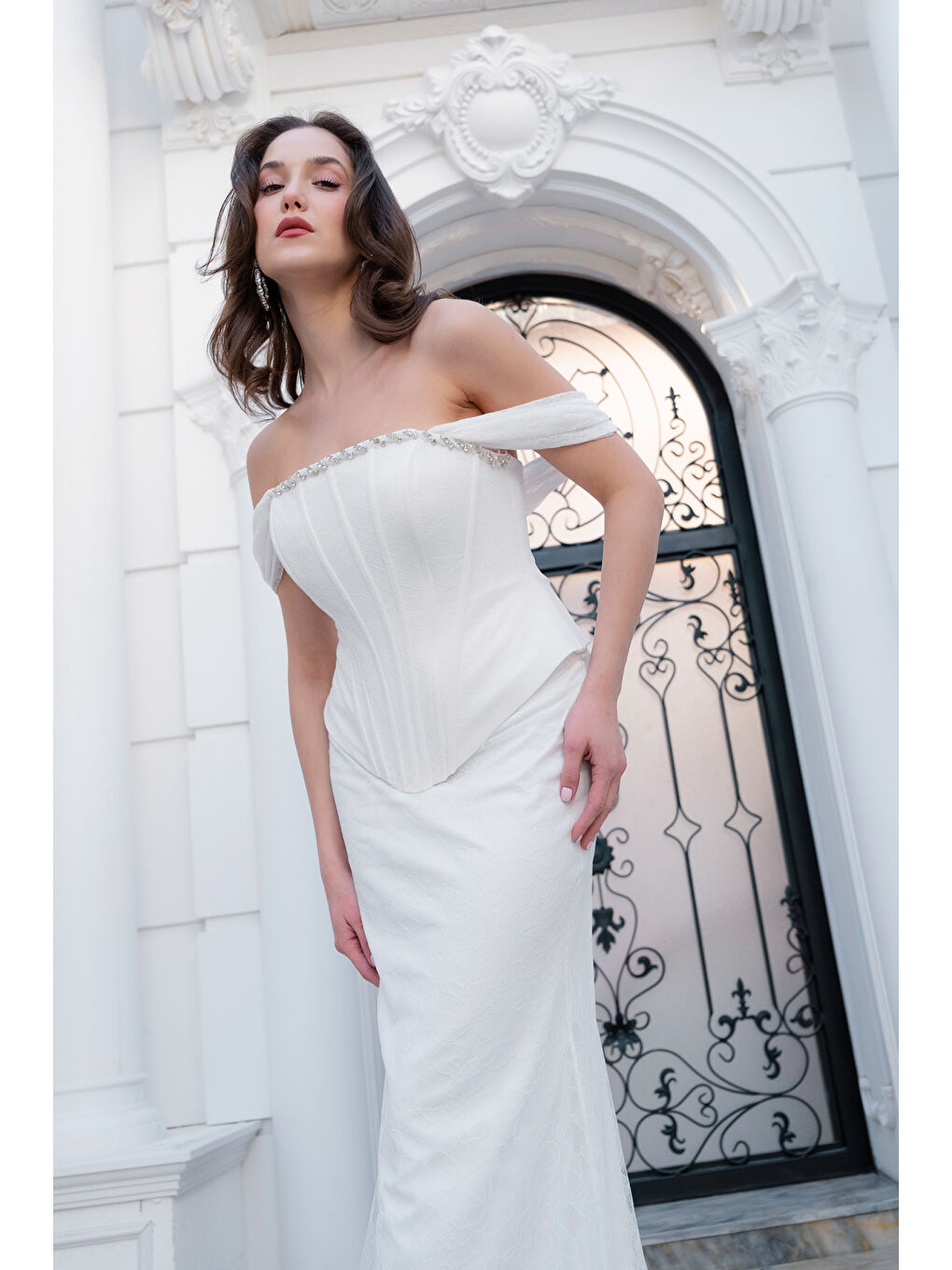 Kadın Beyaz Kayık Yaka Taşlı Uzun Dantel Abiye Elbise-4