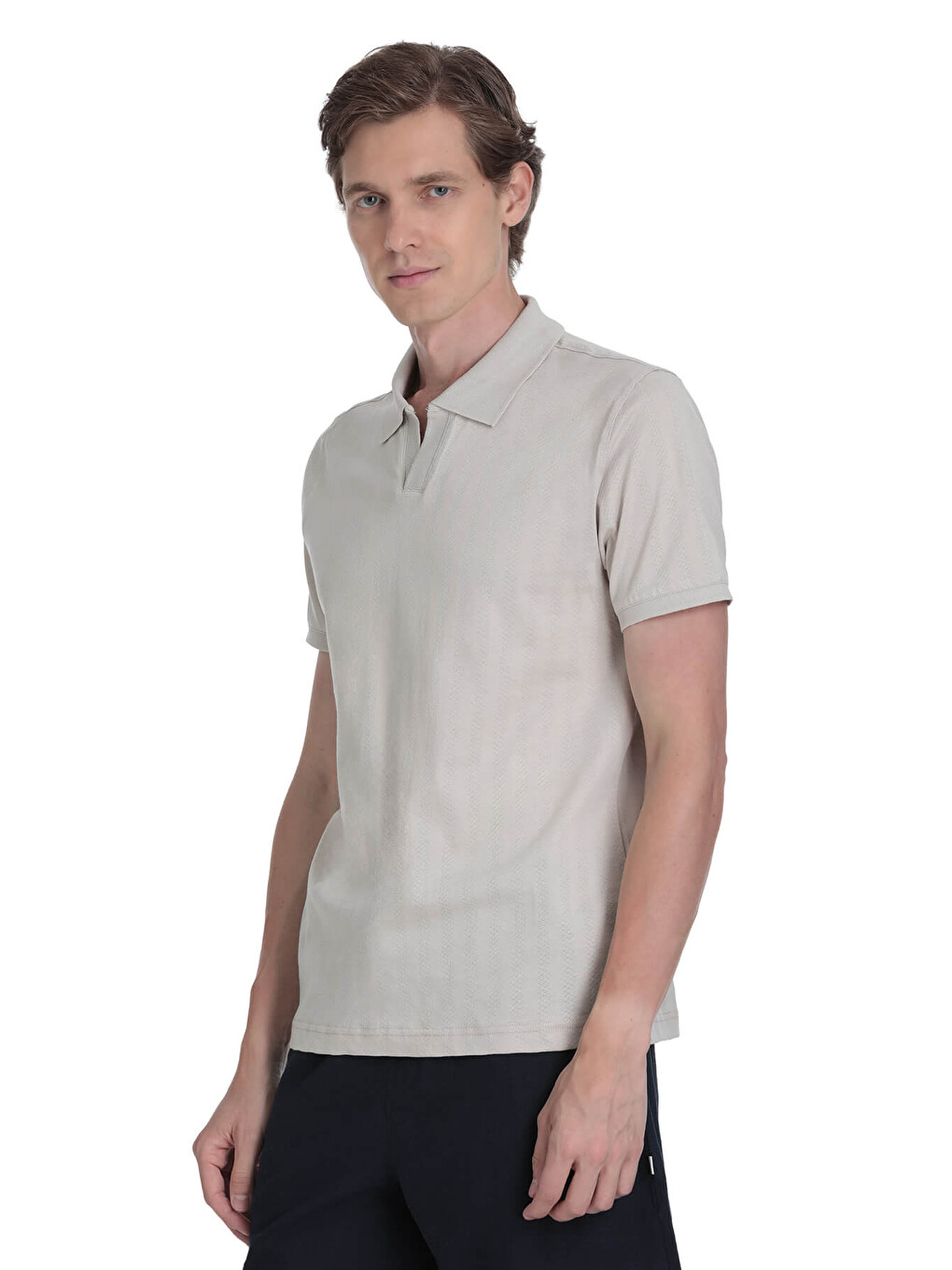 Ekru Regular Fit Apaş Yaka Pamuklu Tişört