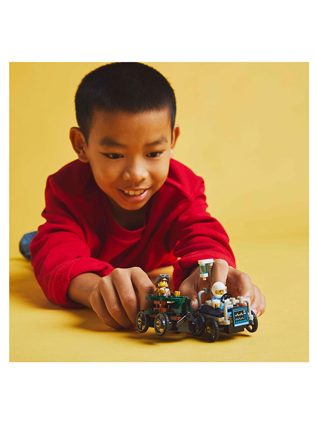Lego City Uçak Hastane Yatağına Karşı Yarış Arabası Paketi 60459 - 2