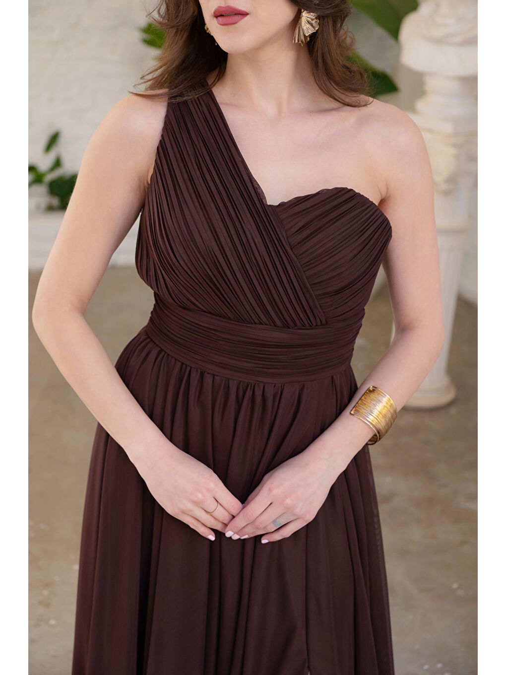 Kadın Kahverengi Tek Omuz Yırtmaçlı Uzun Abiye Elbise-4