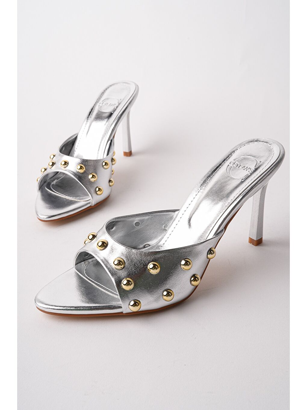 Gri HELENA Kadın Zımbalı Sivri Burun Metal Detaylı Stiletto Topuklu Terlik-1